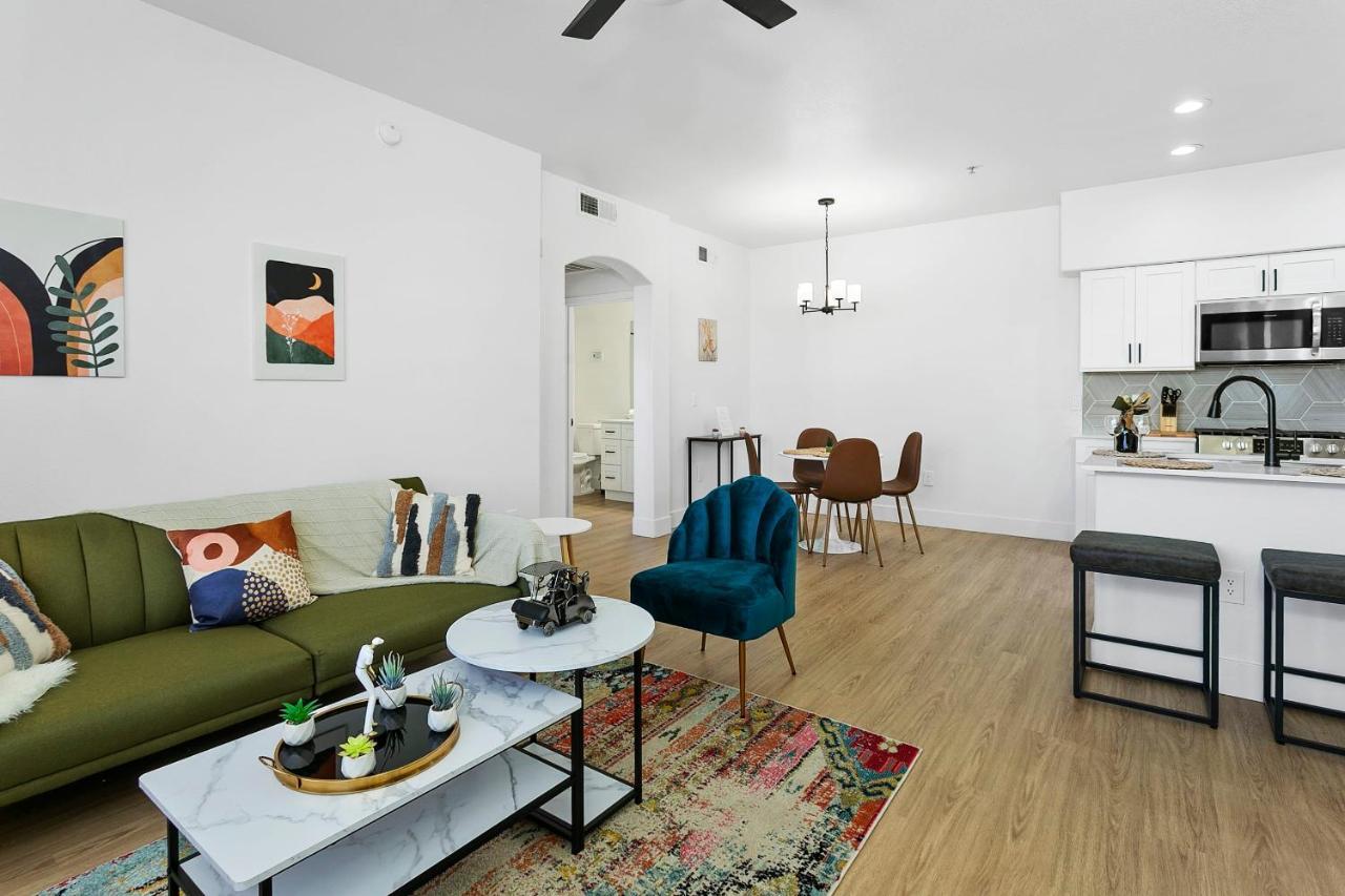 Cozysuites Glendale By The Stadium With Pool 01 Exterior photo