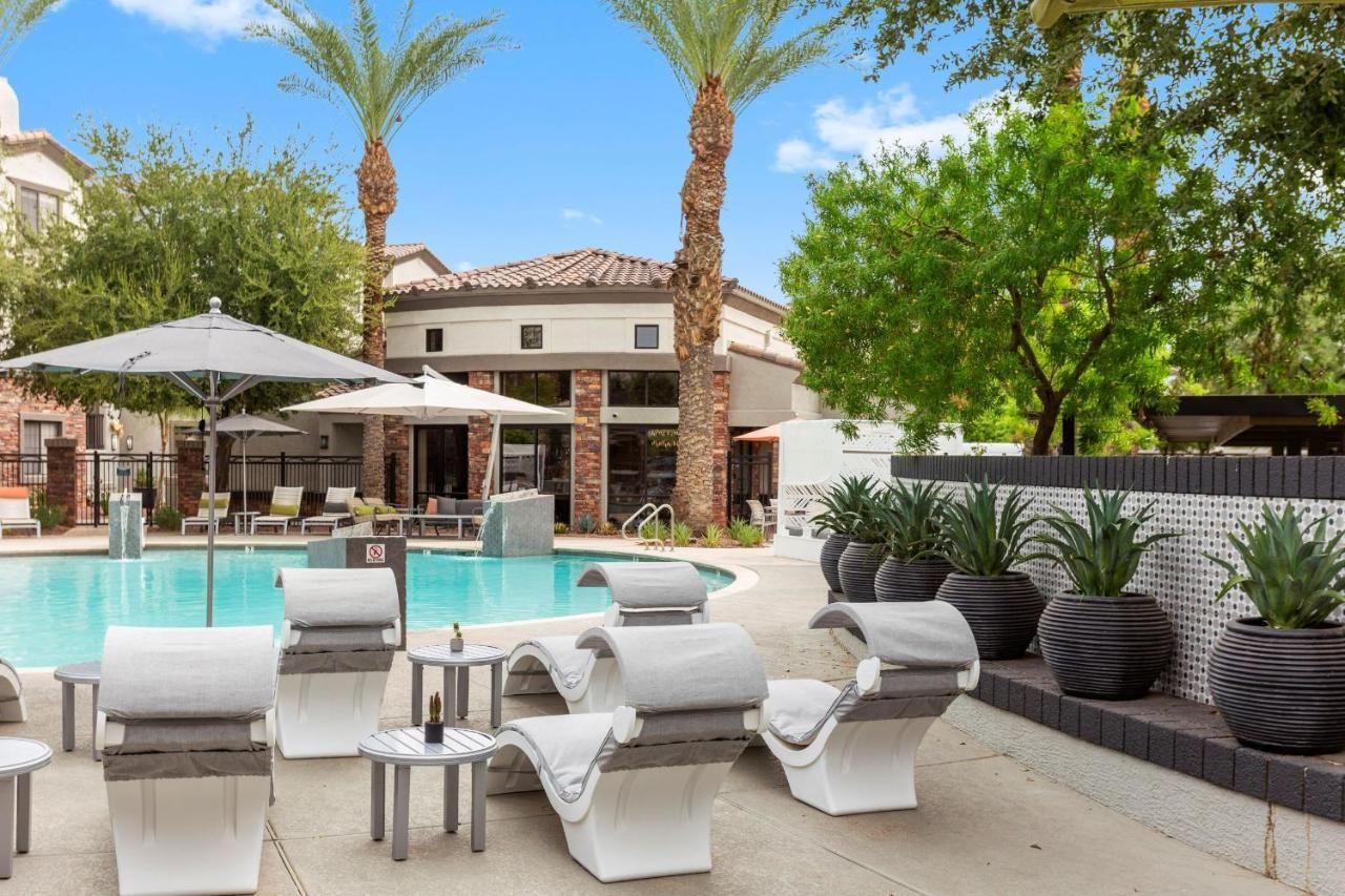 Cozysuites Glendale By The Stadium With Pool 01 Exterior photo